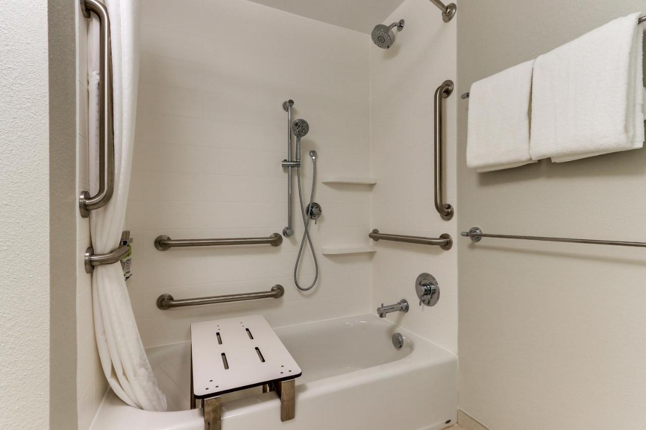 Holiday Inn Express & Suites - Roanoke - Civic Center Dış mekan fotoğraf